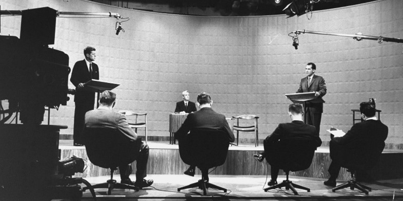 How Politicians Target their Audience in the Digital Age